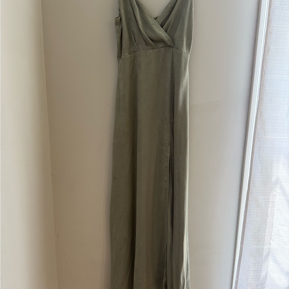 Lulu's Green Sleeveless Sweetheart Gown